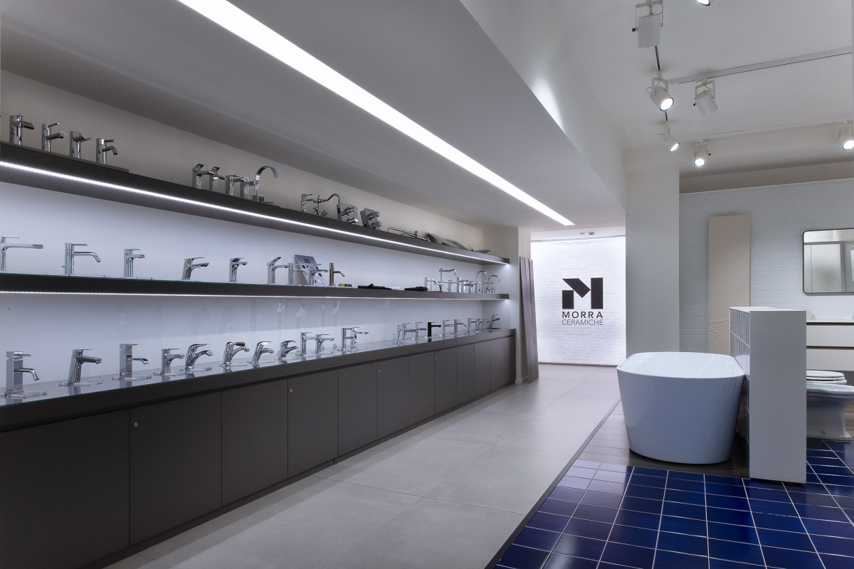 espositori_rubinetterie_creamiche_showroom_allestimentoshowroom