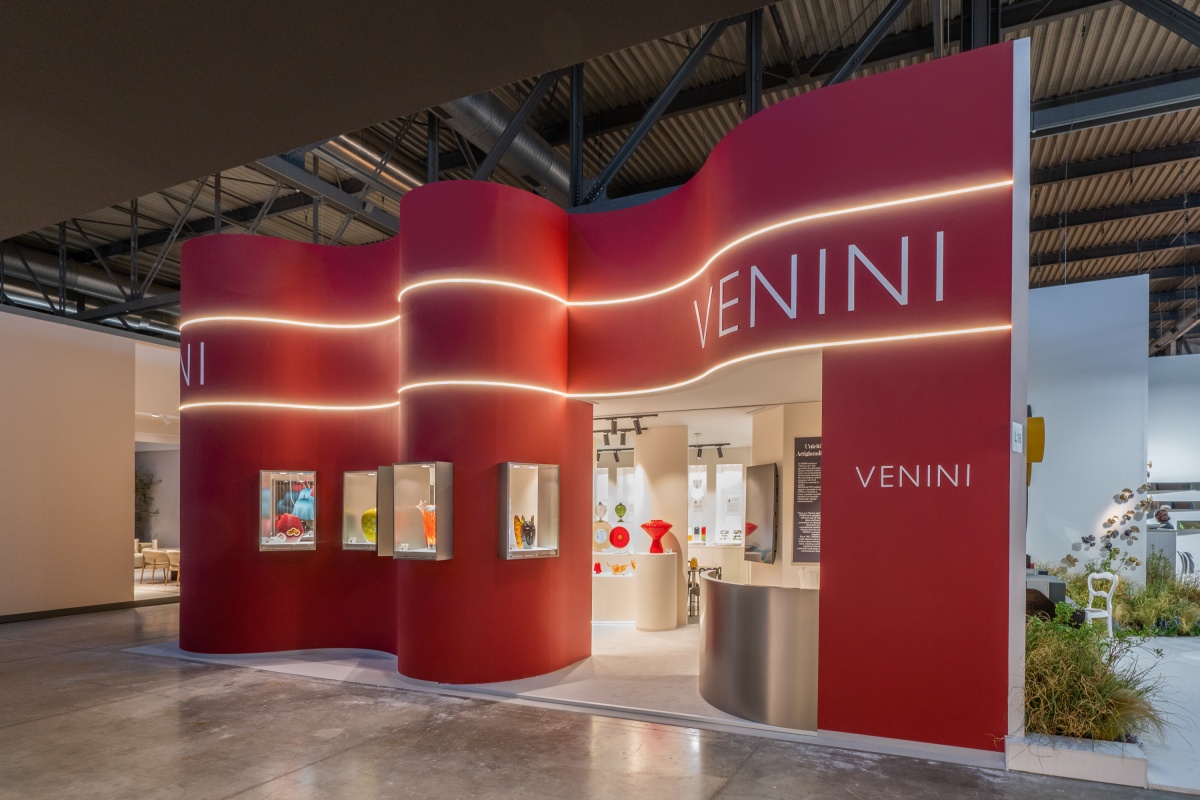 exhibition-stands-design-barberini-allestimenti-venini-salone-del-mobile