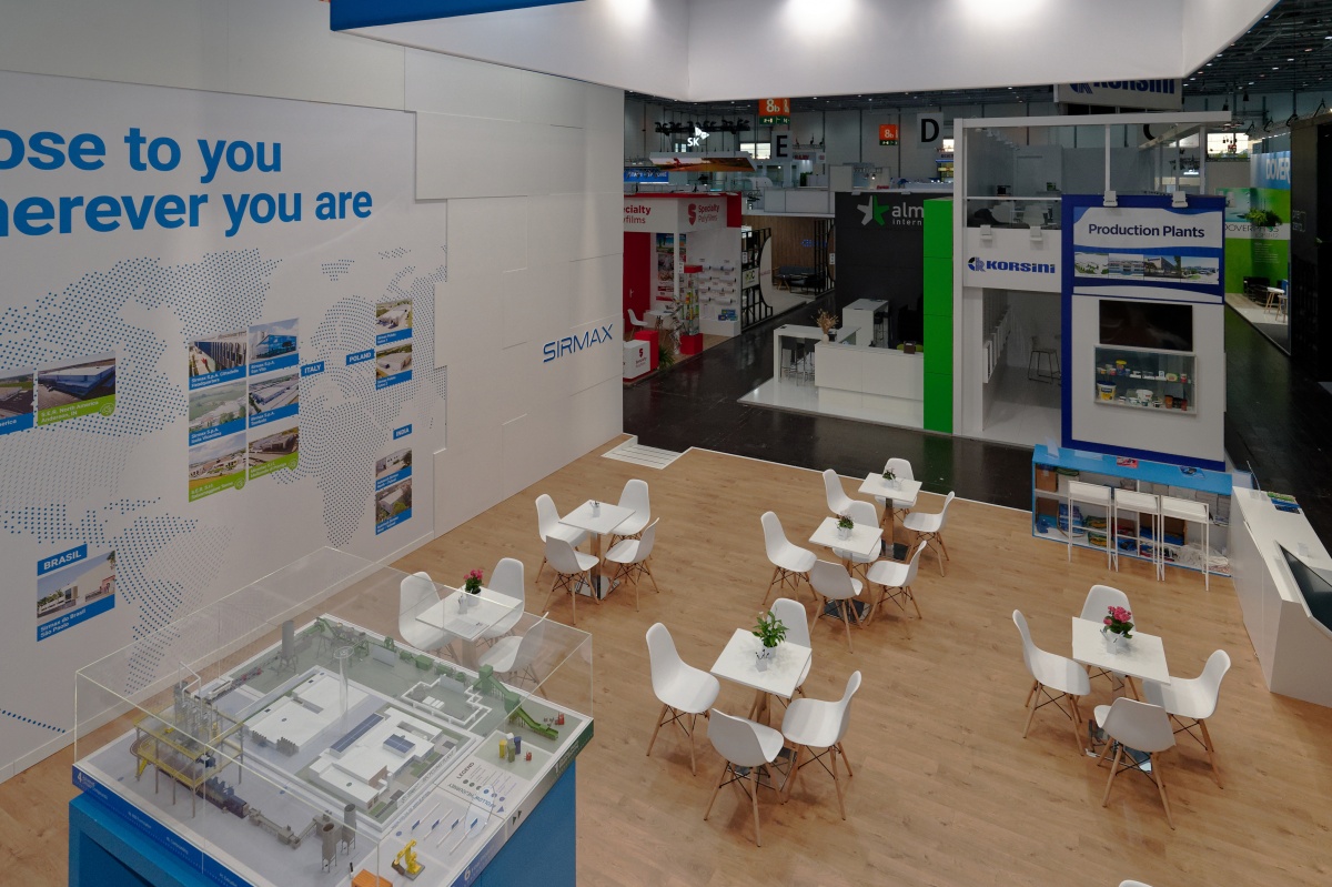 brand-comunication-fair-graphic-stand-design-booth-costruction