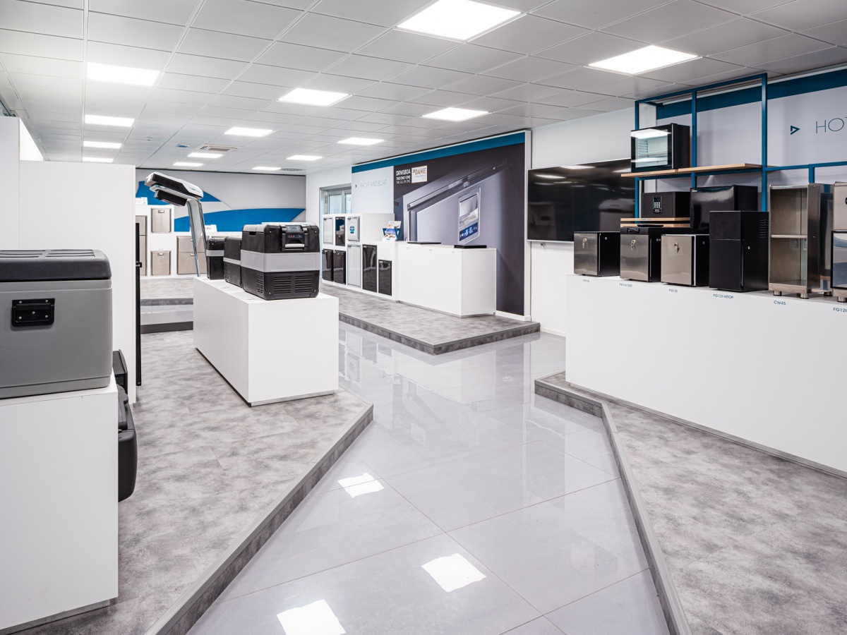 vitrifrigo_sedeaziendale_arredocontract_showroom_allestimento