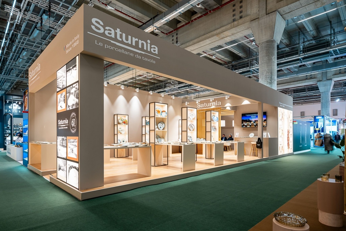 Stand Saturnia Porcellane progettato da Barberini ad Ambiente Francoforte, vista generale dello spazio espositivo