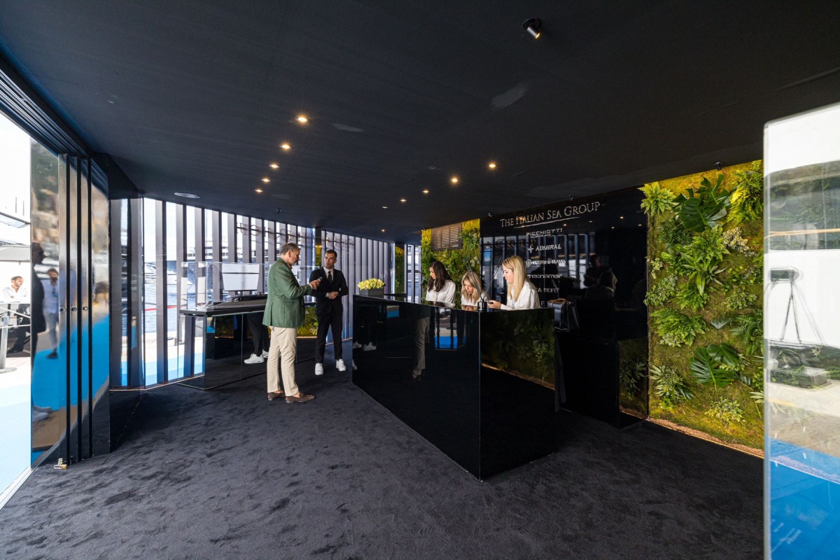 exhibition-booth-design-luxury-yacht-barberini-allestimenti-italian-contractor-monaco-yacht-show