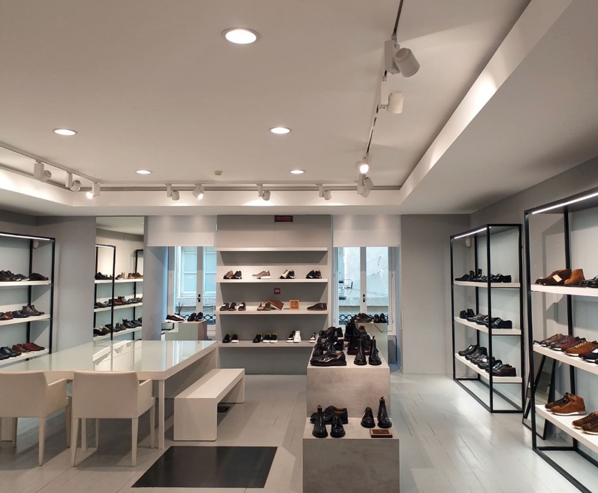 allestimenti negozi- allestimento showroom- progettazione interni negozi- progettazione showroom