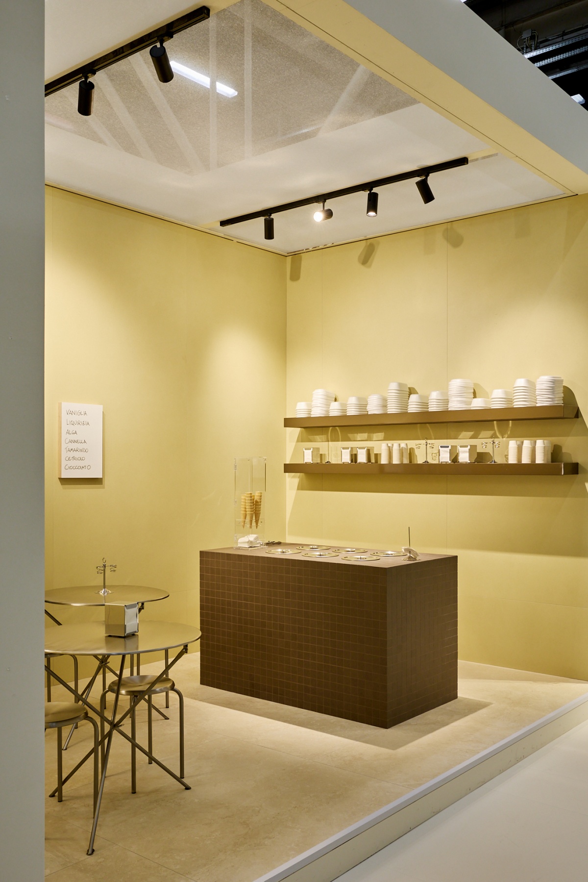 architect-design-exhibition-forniture-italian-contractor-custommadeforniture-custombooth