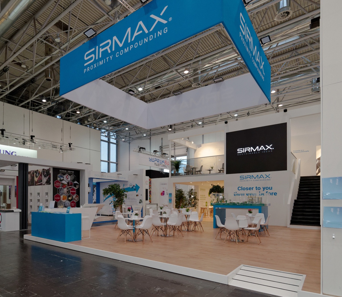 temporary-architecture-design-fitting-exclusive-spaces-fair-booth
