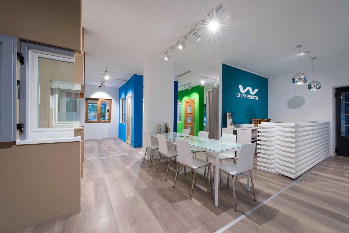 allestimento showroom settore infissi barberini per alphacan gruppo finestre