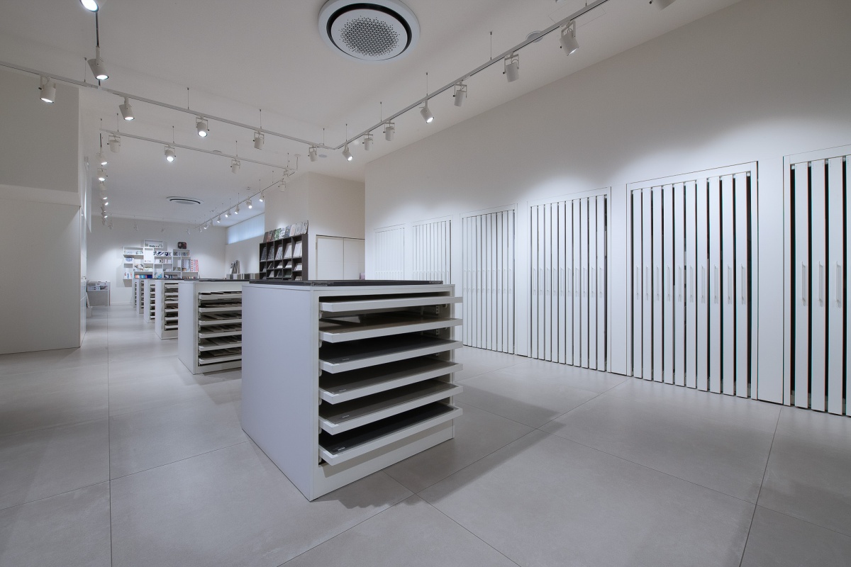 display_mobiliespositori_espositoriceramica_showroom_morraceramica