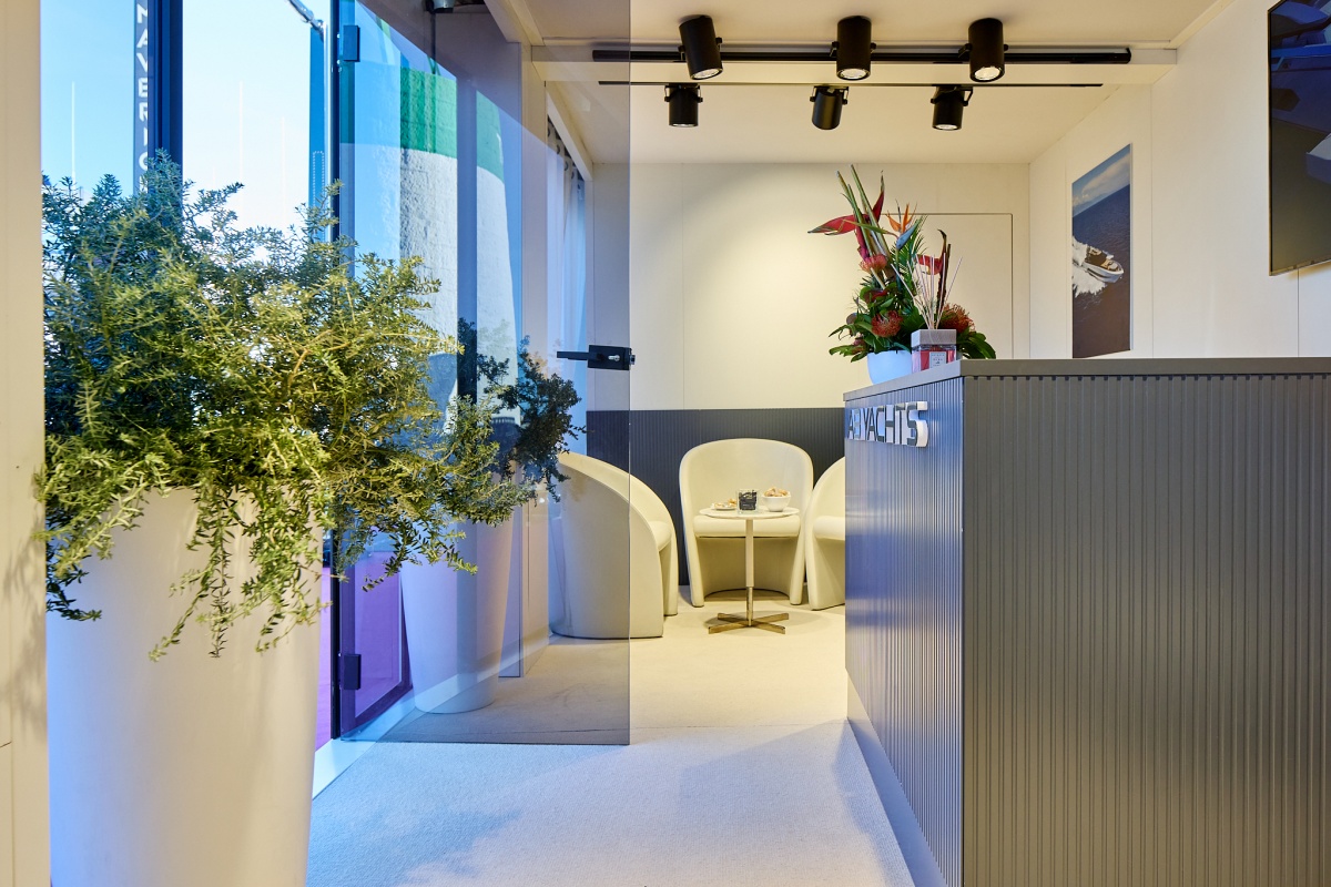 montaggio-produzione-stand-cannes-ab-yacht-barberini-allestimenti-fieristici