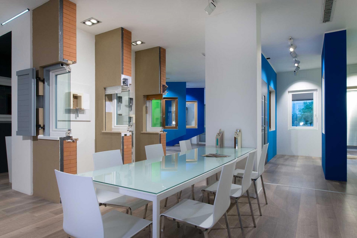 arredo contract per showroom settore infissi