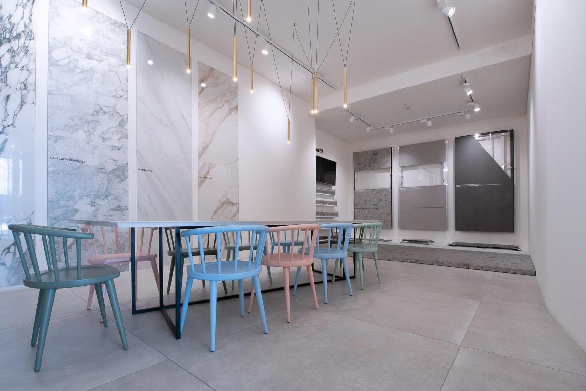 realizzazione-showroom-aziendali-sistemi-espositivi-barberini-allestimenti