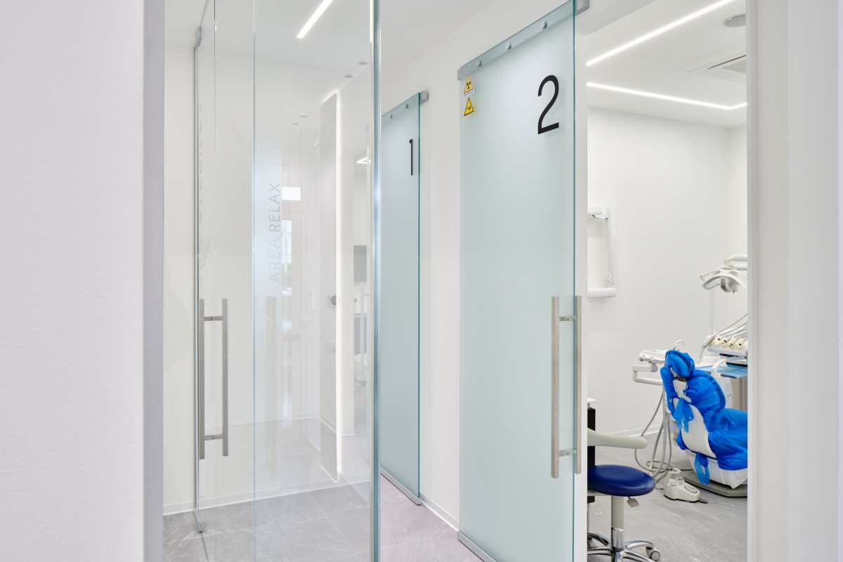 progettazione-ambulatorio-medico-montaggio-arredi-su-misura