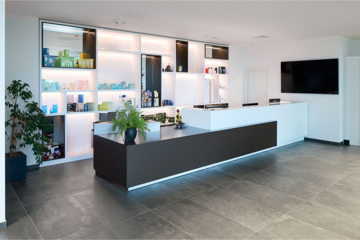 banco-reception-su-misura-sodico-barberini-allestimenti